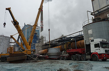 POLDI HÜTTE: INSTALACE HLAVY A BERANU S OSAZENÍM HYDRAULICKÝCH PÍSTŮ NA KOVACÍM LISE STG 4000